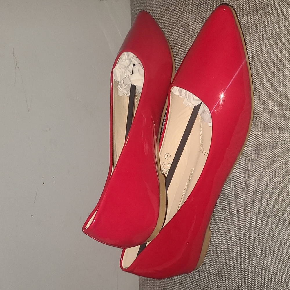 Red flats - Picture 2 of 4